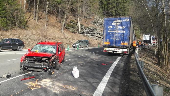 Teplo nalákalo motorkáře. Dva zemřeli, třetí je v nemocnici