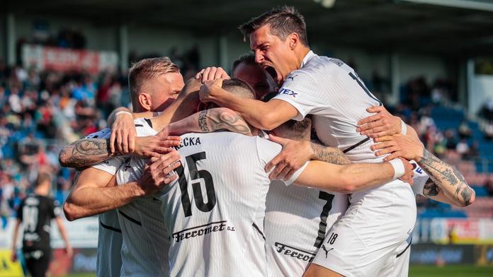 Slovácko se raduje z historické trofeje, ve finále poháru porazilo Spartu
