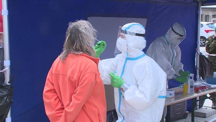 Koronavirus na Slovensko vozí často Češi. Vláda schválila vyšší pokuty!