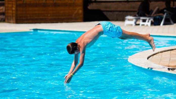 17letý chlapec zemřel na dovolené v Řecku. Našli ho mrtvého u hotelu