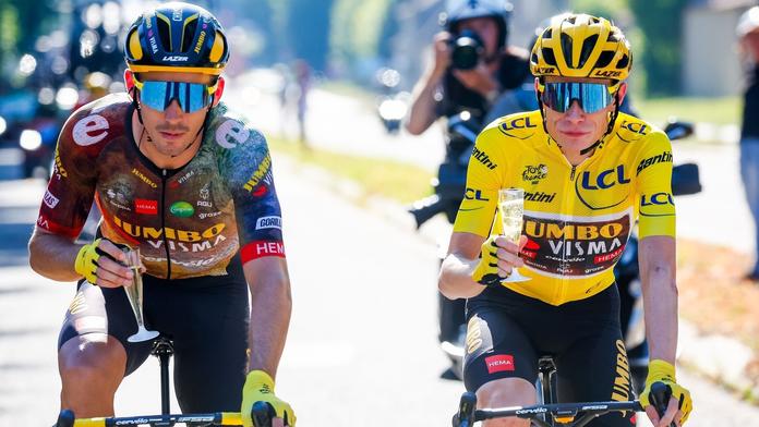 V Paříži triumfoval Philipsen, Vingegaard ve žlutém slavil se šampaňským
