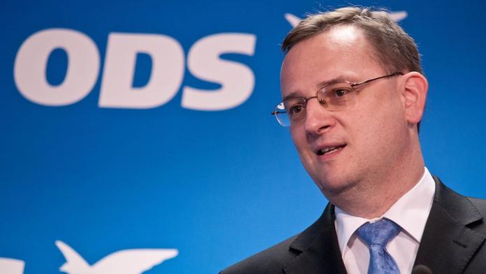 Stát se topí v dluzích, vládní ODS vydělala za rok 140 milionů