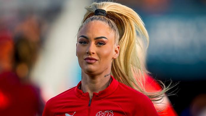 Sexy fotbalistka dostala od celebrity milionovou nabídku za společnou noc