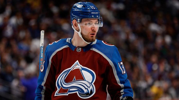 Rus, který během play-off NHL zmizel, se opět ukázal. Pózoval se zbraní