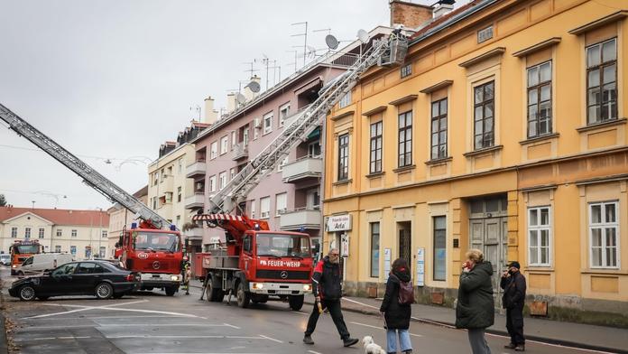 Tříleté dítě skoro uhořelo. Sociálka před matkou varovala