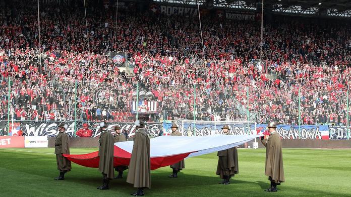 Bouře v Polsku: Slavný klub odmítl hrát u rivala, brání fanoušky po zákazu vstupu