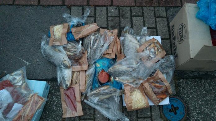 Inspekce našla v autě ryby bez vody a další zboží. Přepravci hrozí pokuta až 50 milionů