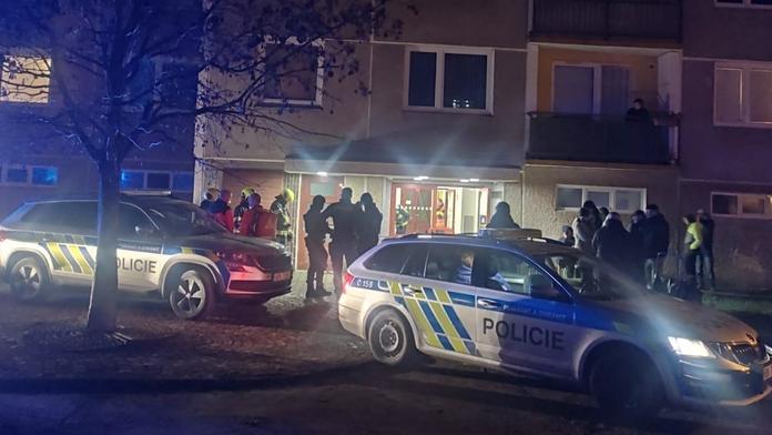 Hubení škůdců na Pardubicku se zvrtlo. Hasiči museli evakuovat desítky osob