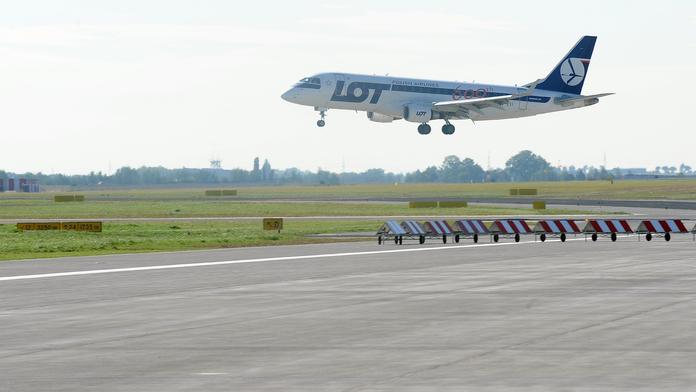 Hackeři zaútočili na letiště ve Varšavě. Zrušili desítky letů
