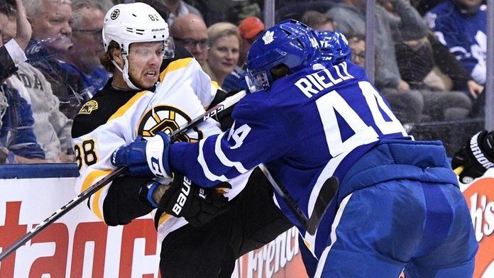 Zámořská NHL zná dvojice pro play off! Kdo číhá na Pastrňáka?
