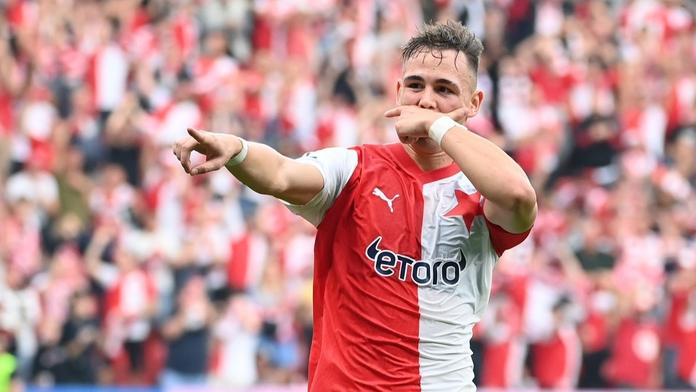 Fanoušci Slavie se složili na Juráskovu pokutu za pyro. Peníze jim věnoval zpět