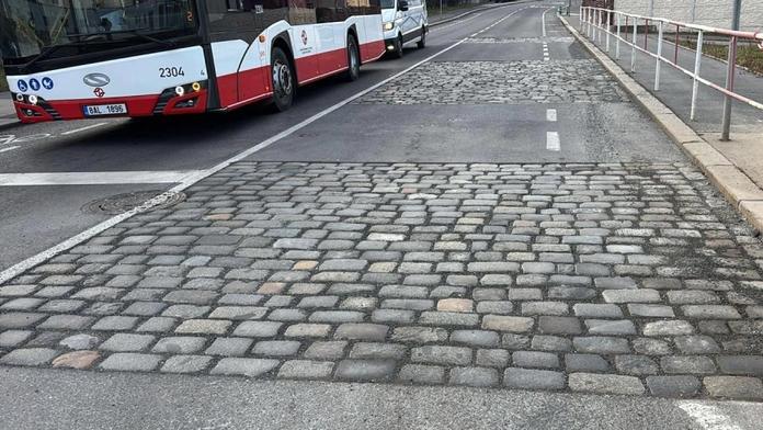 Dočasná dlažba na silnicích