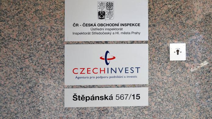 CzechInvest chtěl přenechat stamilionové obchody pochybné firmě
