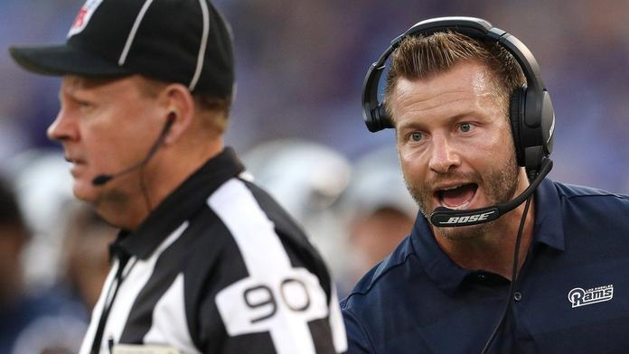 Kuriozita v NFL: Kouč má asistenta na to, aby nesejmul rozhodčího!