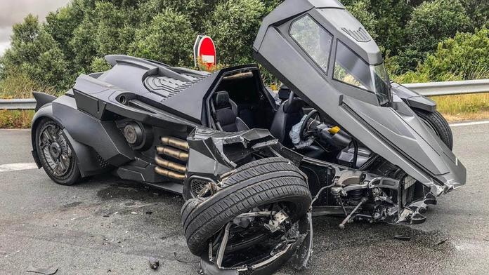 YouTuber si vyrazil v Batmobilu. Unikát za miliony skončil v troskách
