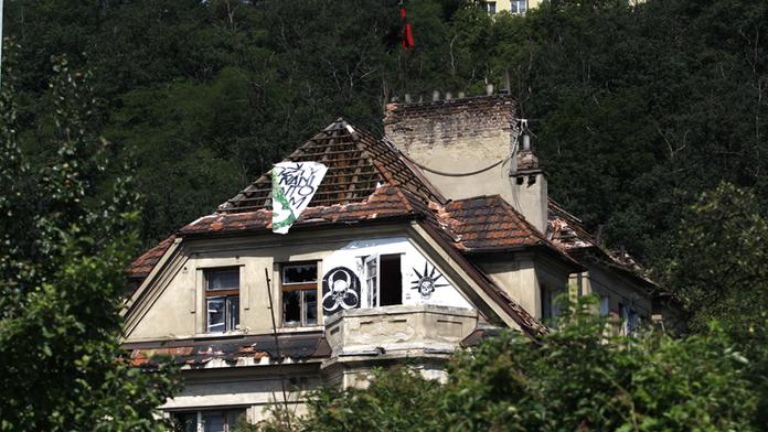 Squatery přišla podpořit třicítka lidí. Nejíme děti, vzkazují