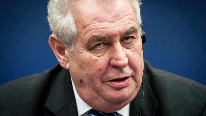 Skandál na Hradě: Další Zemanův člověk přišel o prověrku!&nbsp;