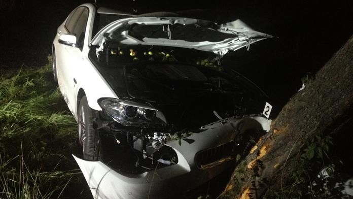 Řidiče překvapila ostrá zatáčka, zrušil nové BMW