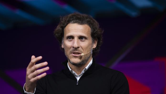 Diego Forlán udivuje svět. Kopačky vyměnil za tenisovou raketu
