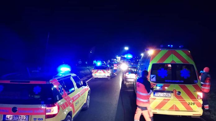 U Plzně se srazil autobus a víc aut, policie odklonila dopravu