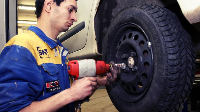 RADY ODBORNÍKA: Jak připravit auto na jaro