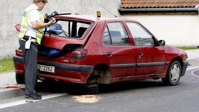 Nebezpečná zatáčka vynesla za týden šest aut, místní si dělají čárky