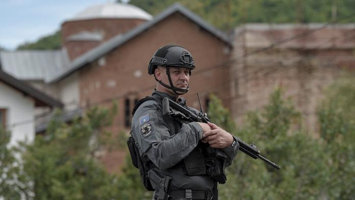 Kosovský ozbrojenec poblíž srbských hranic