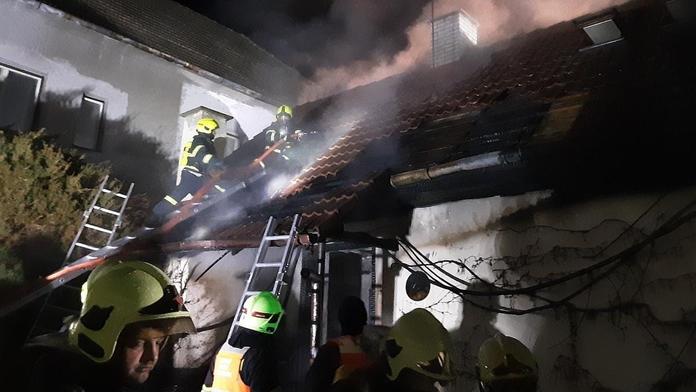 Na Vysočině hořel dům. Zraněného majitele odvezl vrtulník