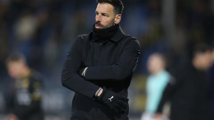 Start nové životní etapy. Van Nistelrooy bude trénovat slavný klub