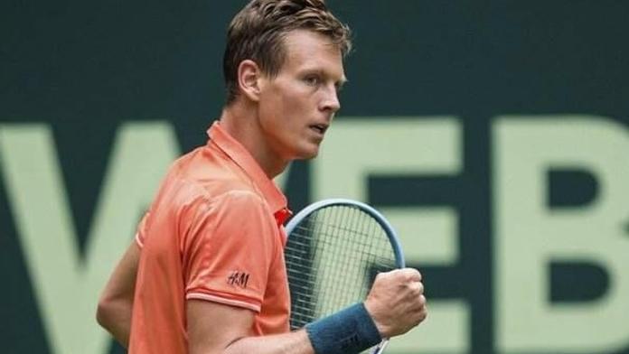 Berdychovi se před Wimbledonem daří, v Halle je ve čtvrtfinále