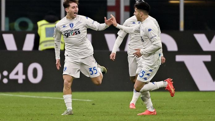 Inter Milán po více než dvou měsících prohrál. Škriniar byl v první půli vyloučen