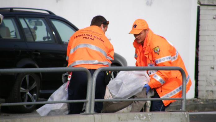 Dva mrtví muži v Praze! Jeden umrzl v chatce, druhý ležel na ulici