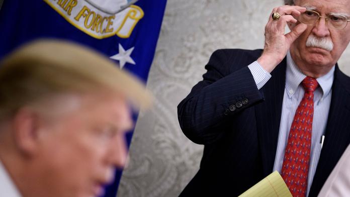 "Trump chtěl, aby mu Čína pomohla ve volbách." Kniha vyvolává poprask