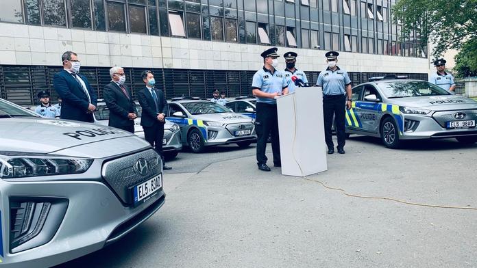 Policie na baterky! V Praze budou jezdit první služební elektromobily