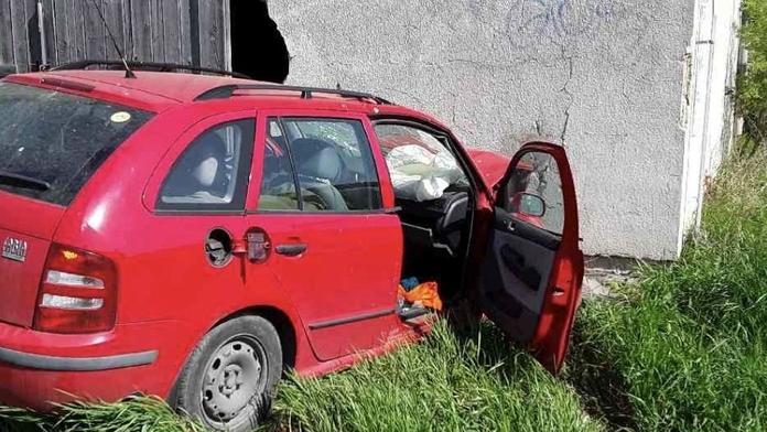 Tragická nehoda na Přerovsku. Řidič narazil do zdi, na místě zemřel