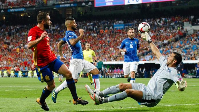 Italská potupa v souboji gigantů. Série 56 zápasů bez prohry končí