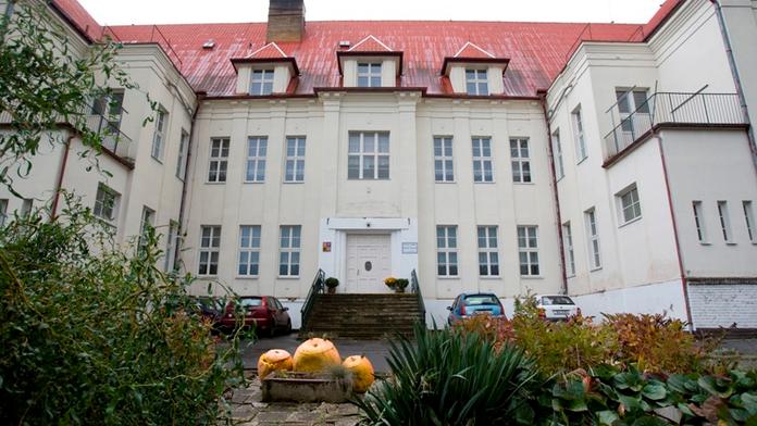 Dva chlapci (14 a 15) znásilnili v dětském domově nezletilou dívenku