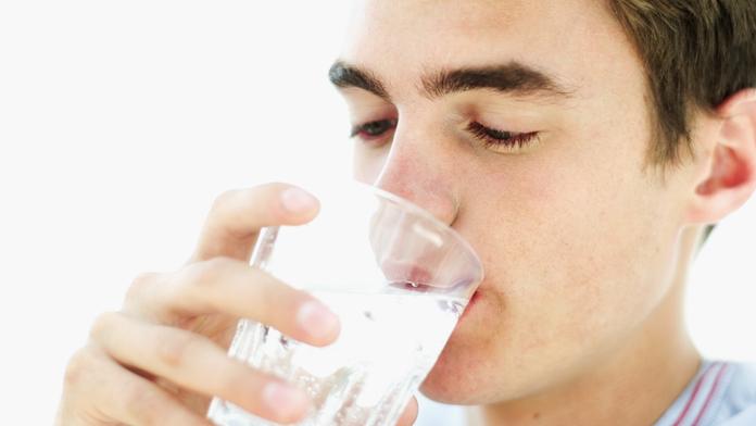 Neuvěřitelná tragédie: Chlapec (16) vypil 20 litrů obyčejné VODY a zemřel!