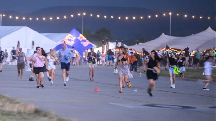Bouřka na festivalu Pohoda
