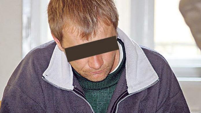 Vyvraždil rodinu pro necelou pětistovku