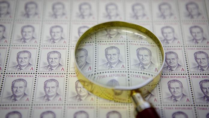 Miloše nechci, hádal se zákazník pošty. Místo známky dostal razítko