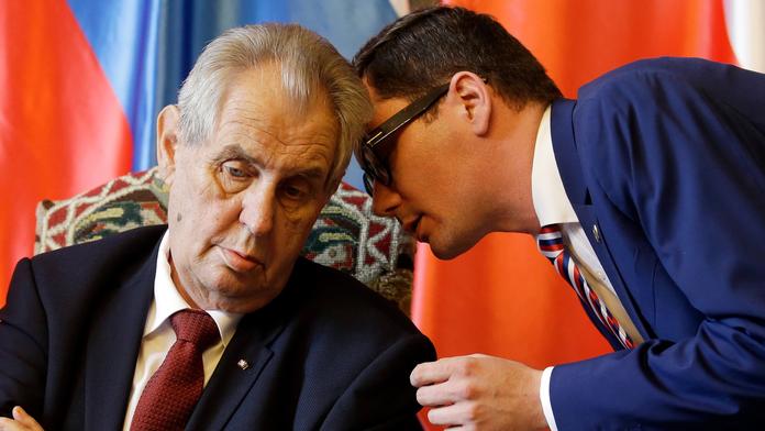 Zemanův mluvčí mlží o 28. říjnu, o výjimce rozhodne tajný dokument
