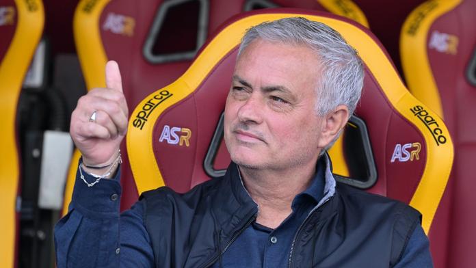 Trenér AS Řím José Mourinho