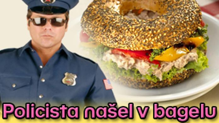 Policista našel v sendviči CHLUPY Z ROZKROKU
