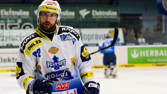 Divíšek mizí z Komety, Kladno opustil Hlaváč
