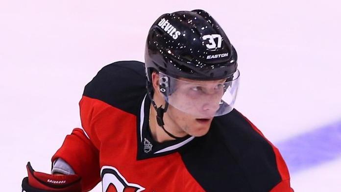 Palec dolů! Zachův sen se hroutí, NHL si zahraje nejdřív za rok