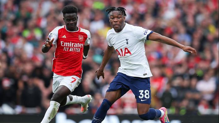Londýnské derby vítěze nepřineslo, dvakrát se trefil Son. Chelsea prohrála
