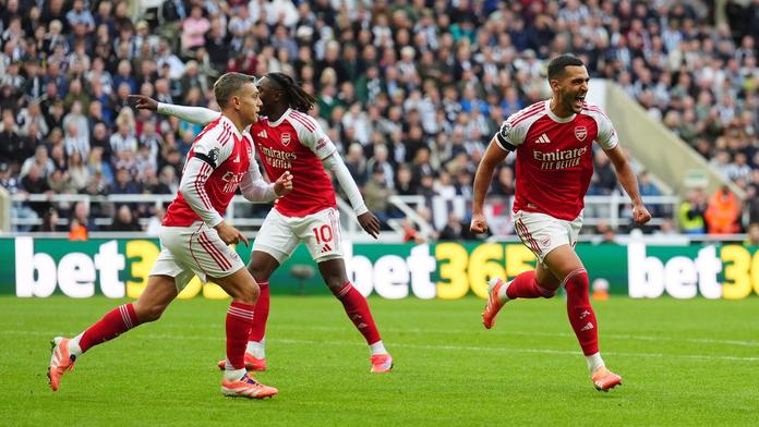 Arsenal využil ztráty Liverpoolu. Šlágr kola rozhodl v nastavení stoper Gabriel