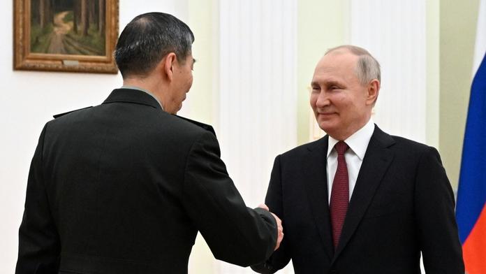 Začíná nová fáze vojenské spolupráce Ruska s Čínou, pochvaluje si Putin