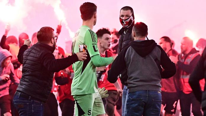 Dohra derby pražských S: Stovce fanoušků hrozí pokuty, dva mohou jít za mříže
